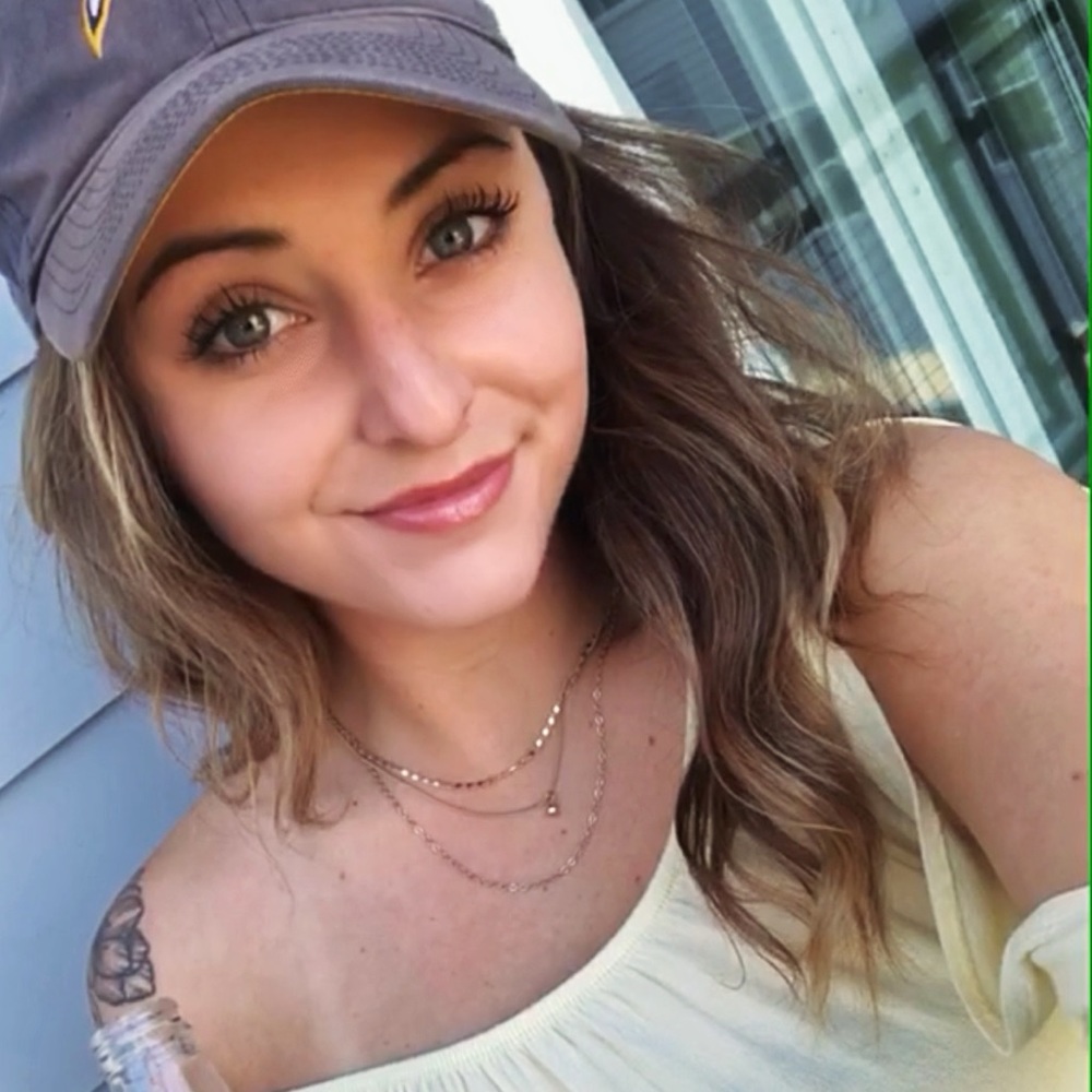 Meet your Posher, Kelly